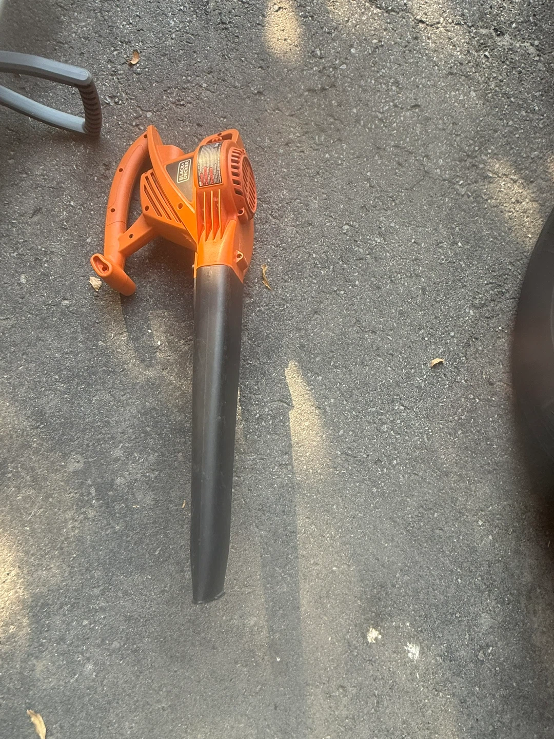 Black & Decker Electric Leaf Blower - photo 2