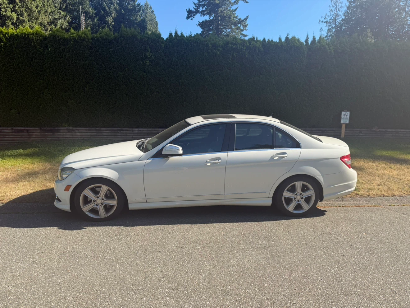 White Mercedes-Benz C300 4MATIC Sedan
