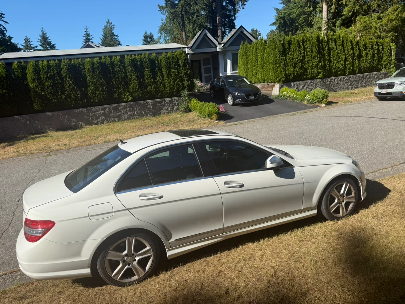 White Mercedes-Benz C300 4MATIC Sedan - photo 3