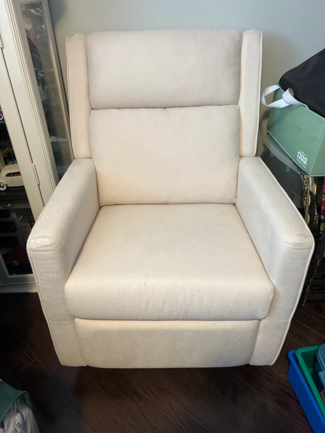 Cream coloured recliner chair - photo 2