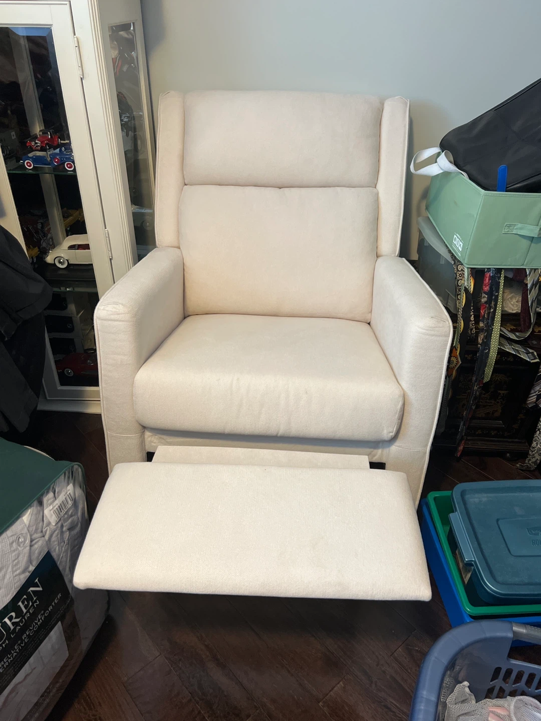 Cream coloured recliner chair - photo 3