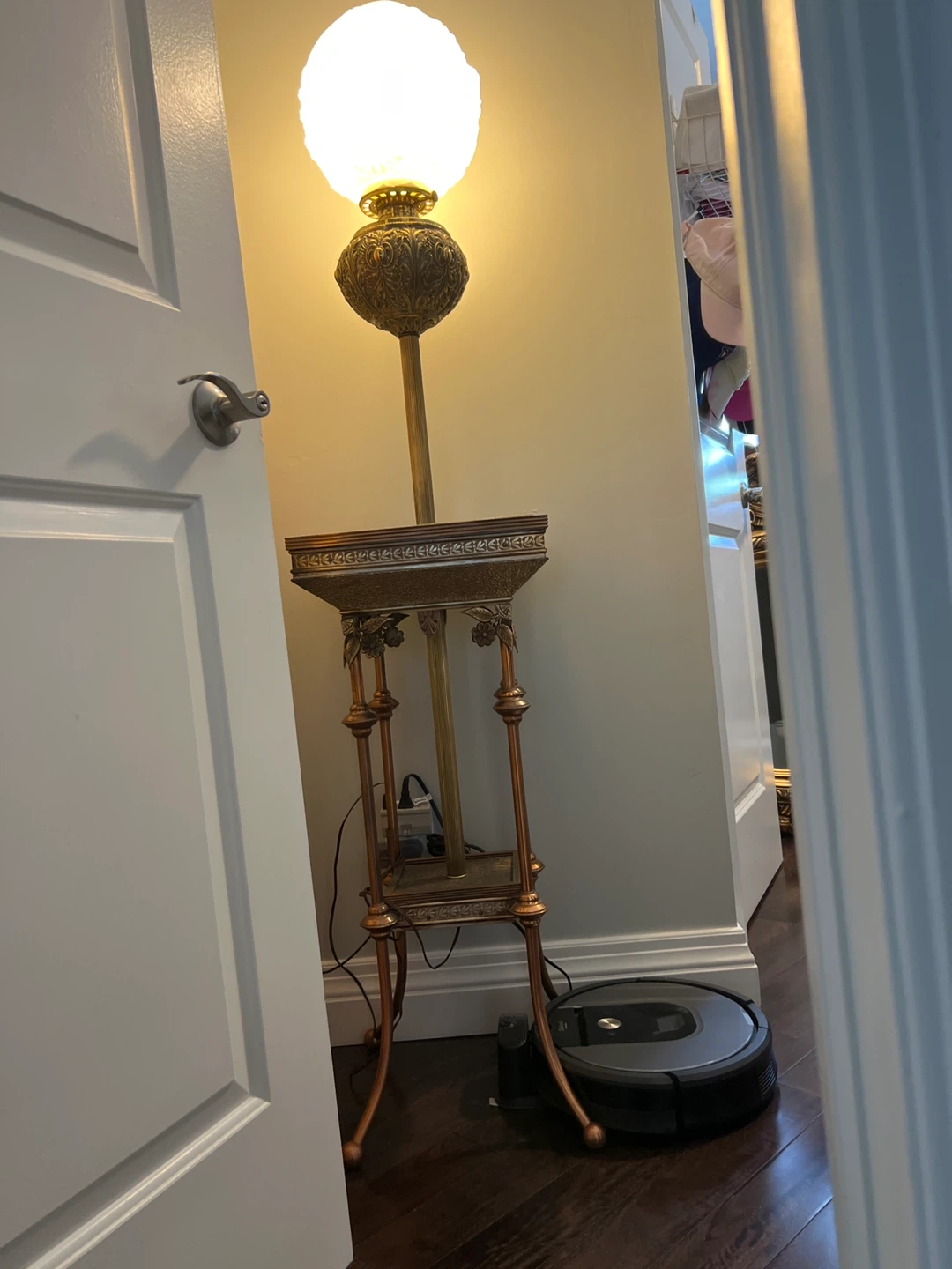 Vintage Ornate Table Lamp with White Globe Shade - photo 3