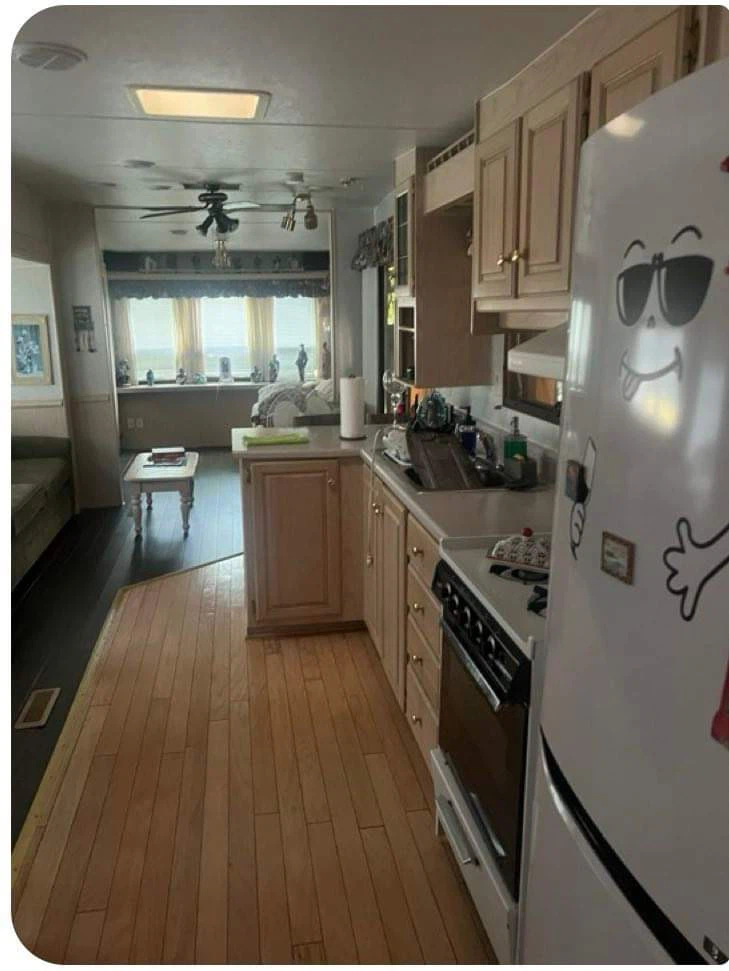 Trailer at crystal beach campground for sale - photo 4