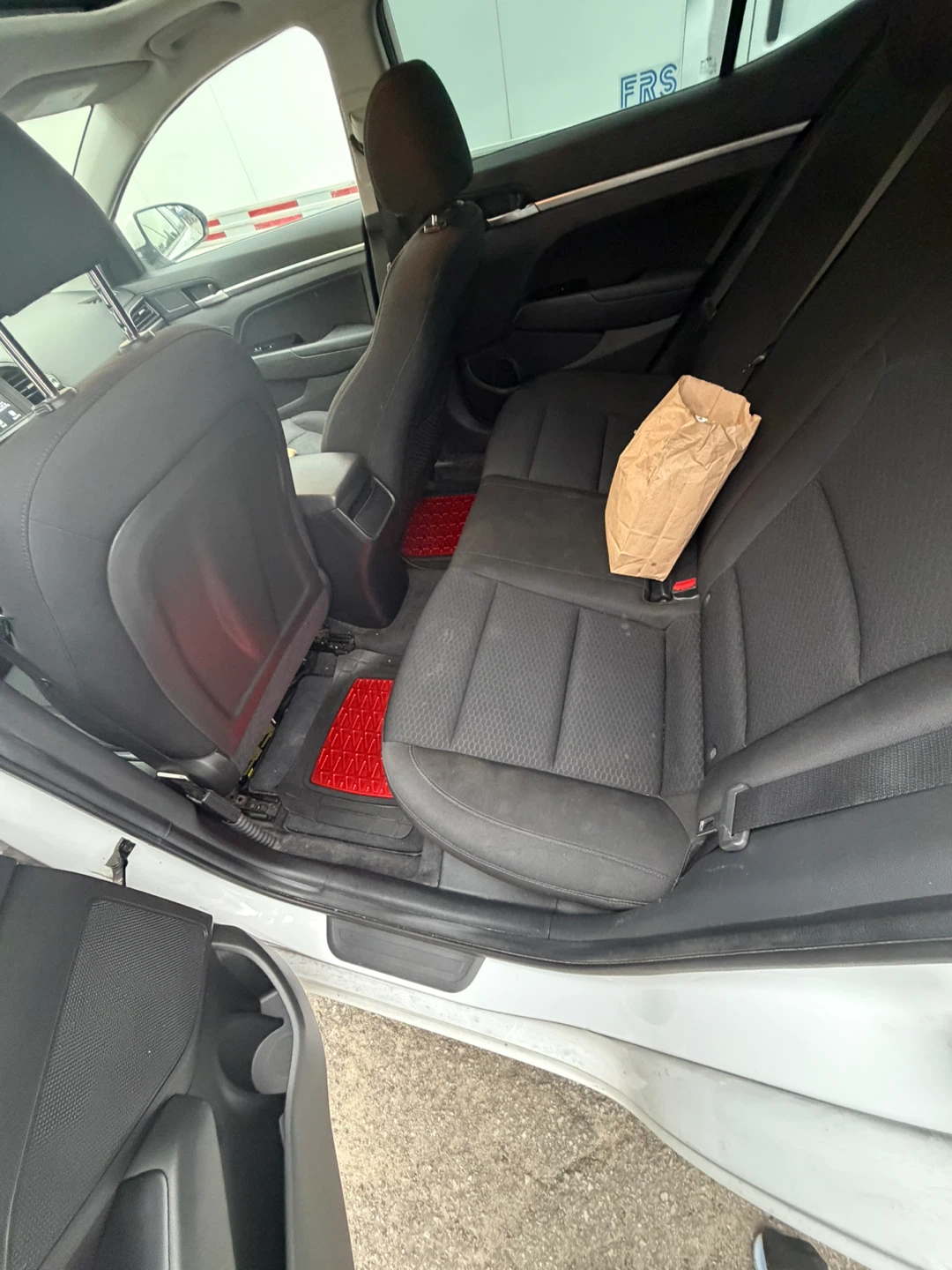 Hyundai Elantra Sedan - photo 3