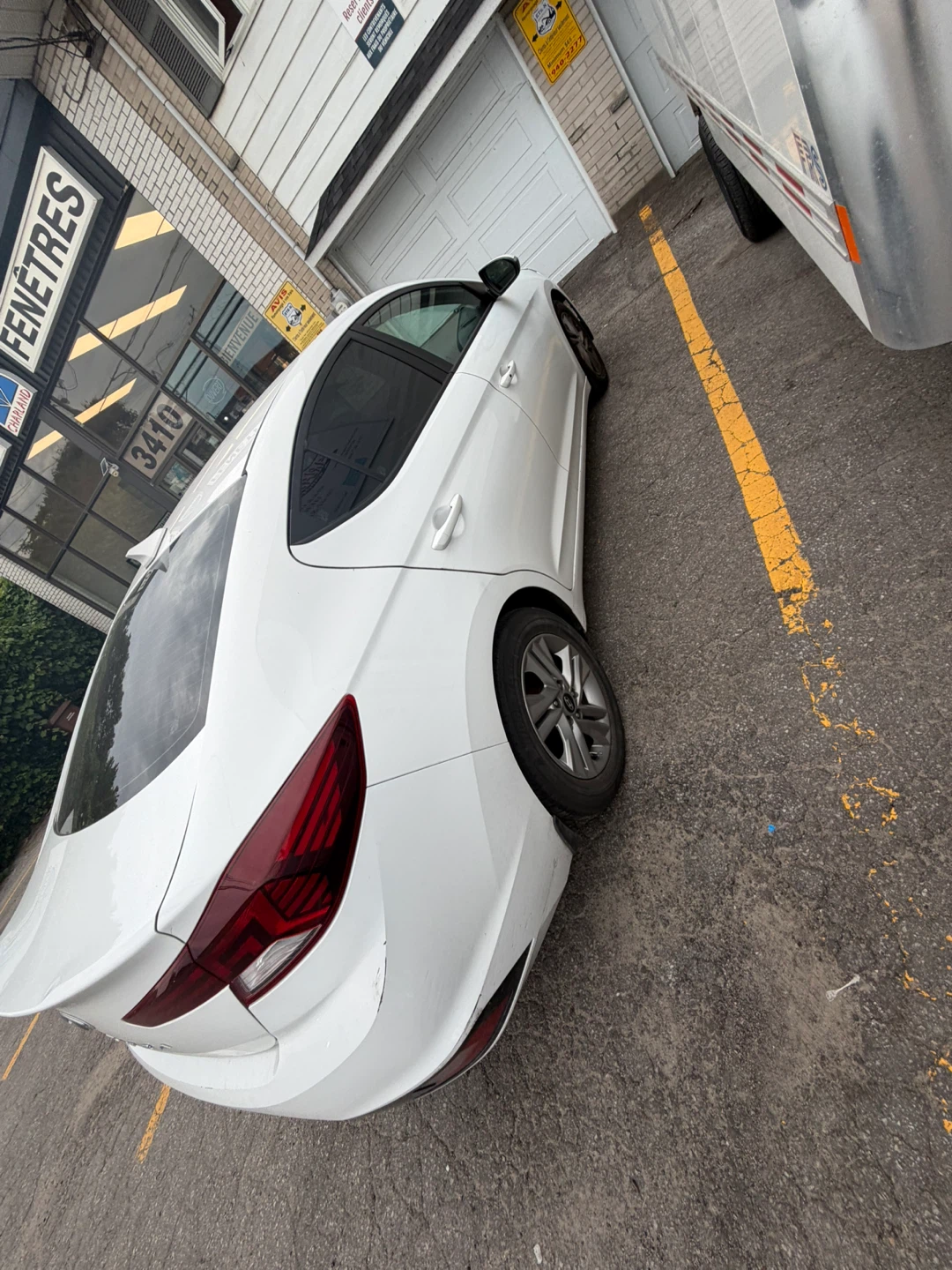 Hyundai Elantra Sedan - photo 4