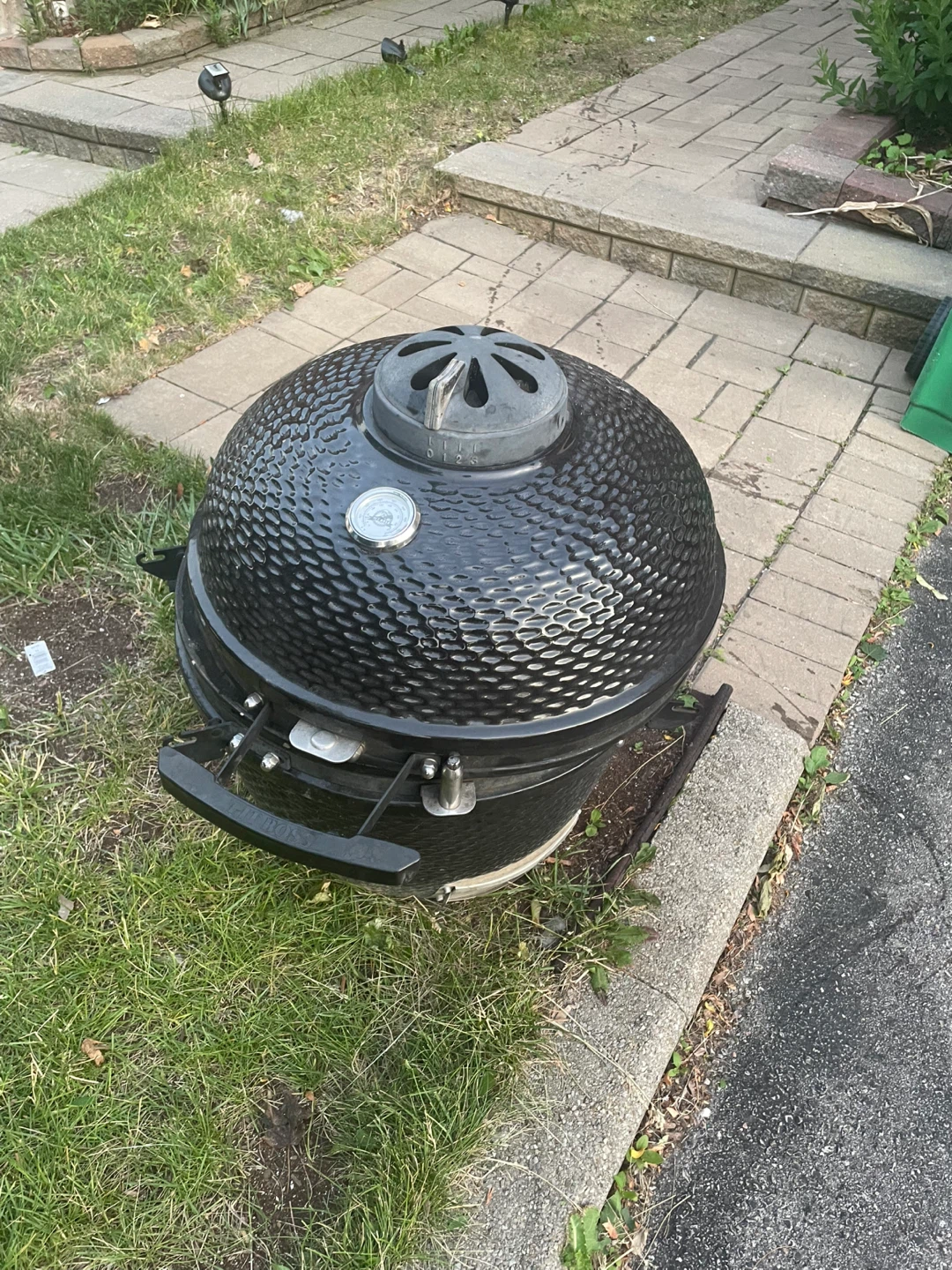 Kamado Joe Classic pressure charcoal grill