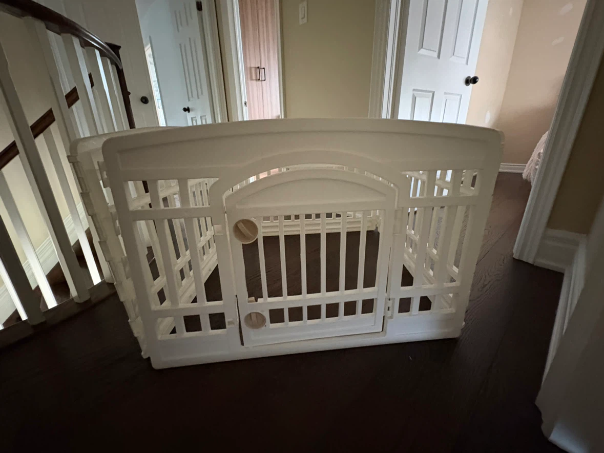 White Plastic pet Playpen Gate
