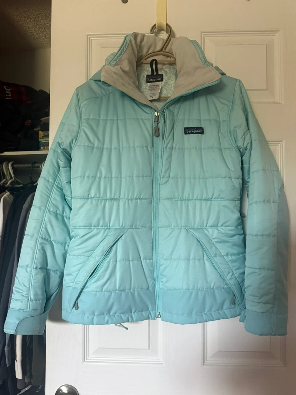 DEAL! Patagonia Women's Light Blue Insulated Jacket