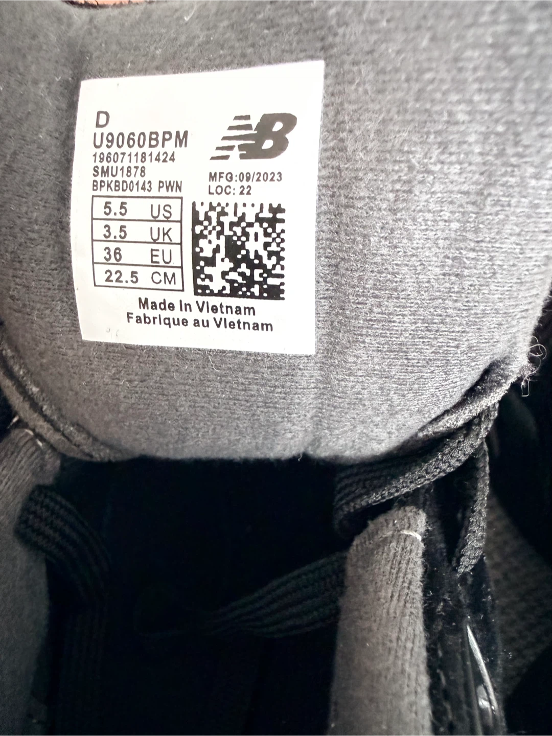 New Balance 9060 Triple Black – Women’s Size 5.5 – Brand New - photo 2