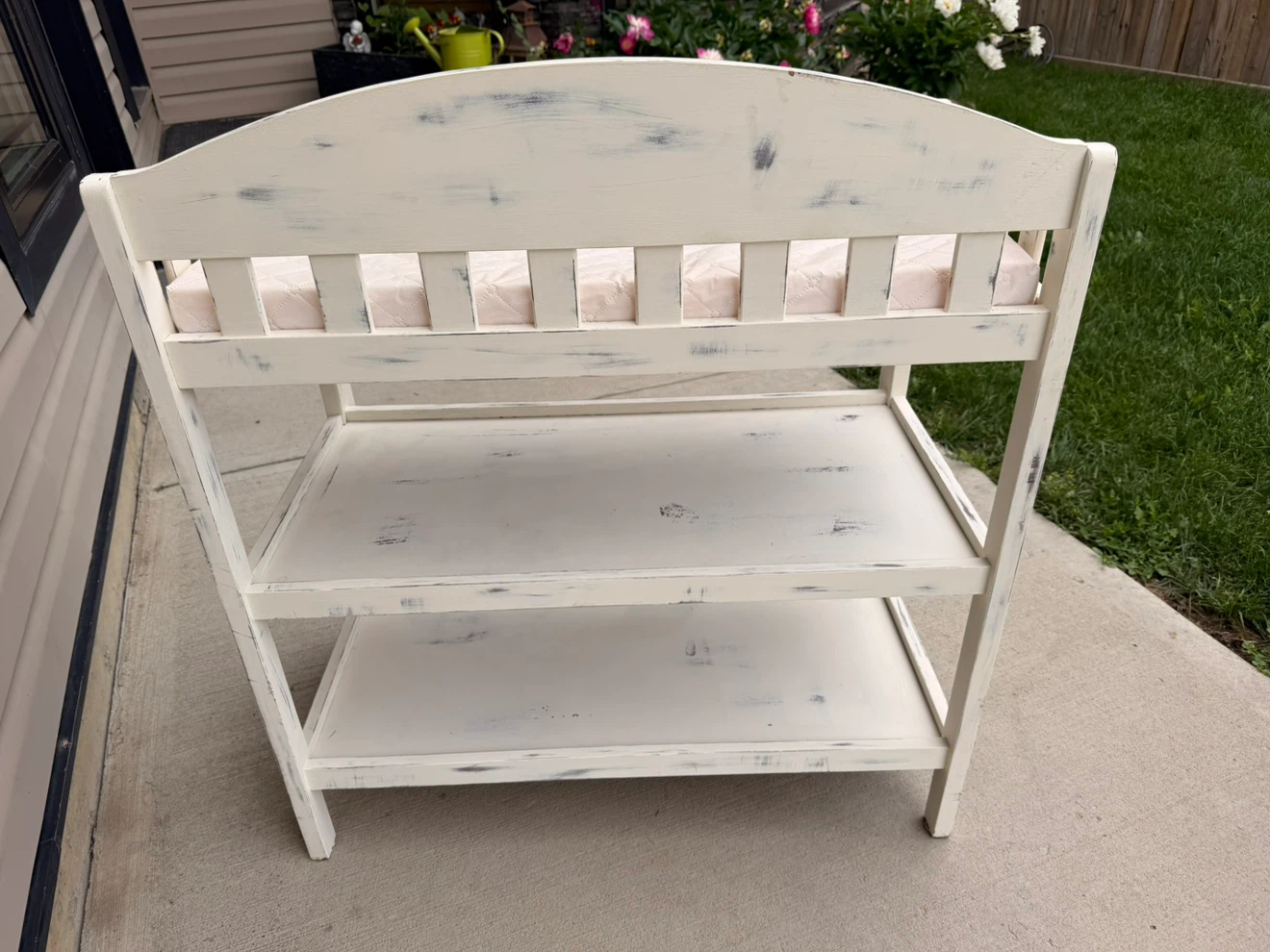 Vintage Changing Table with Shelves - photo 3