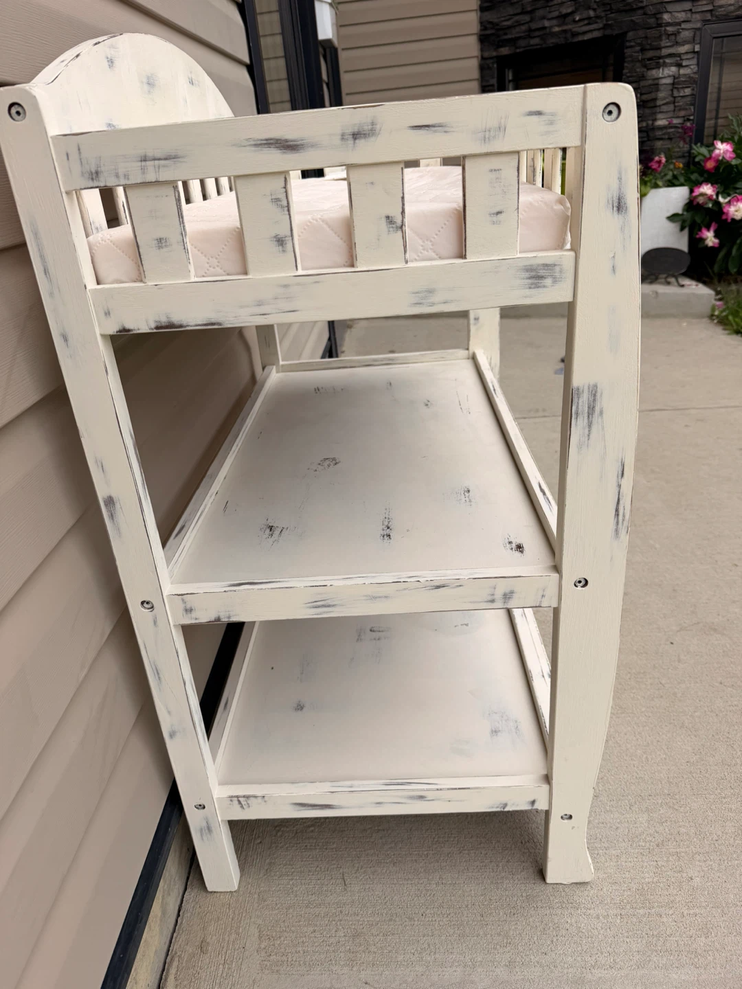 Vintage Changing Table with Shelves - photo 4