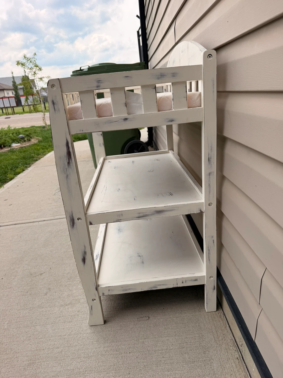 Vintage Changing Table with Shelves - photo 5