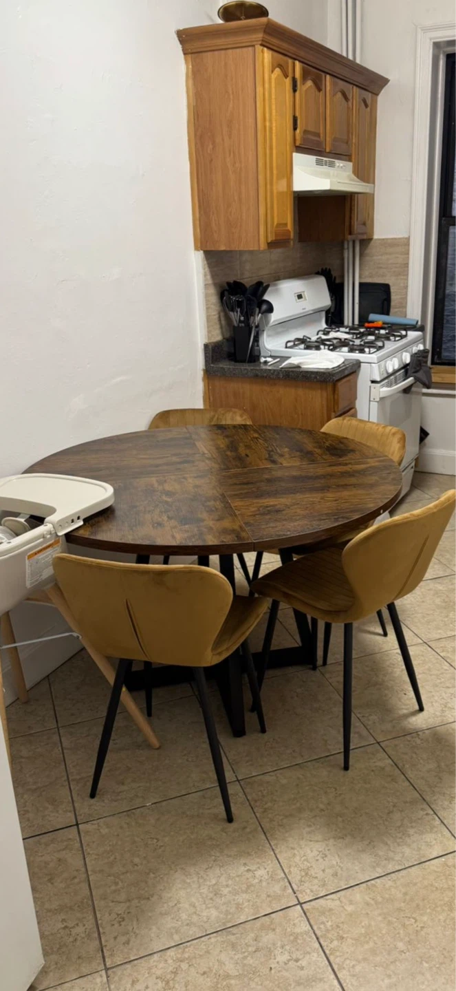 Round Dining Table and 4 Chairs Set