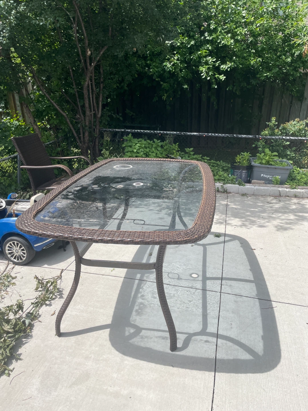 Outdoor patio table and chair