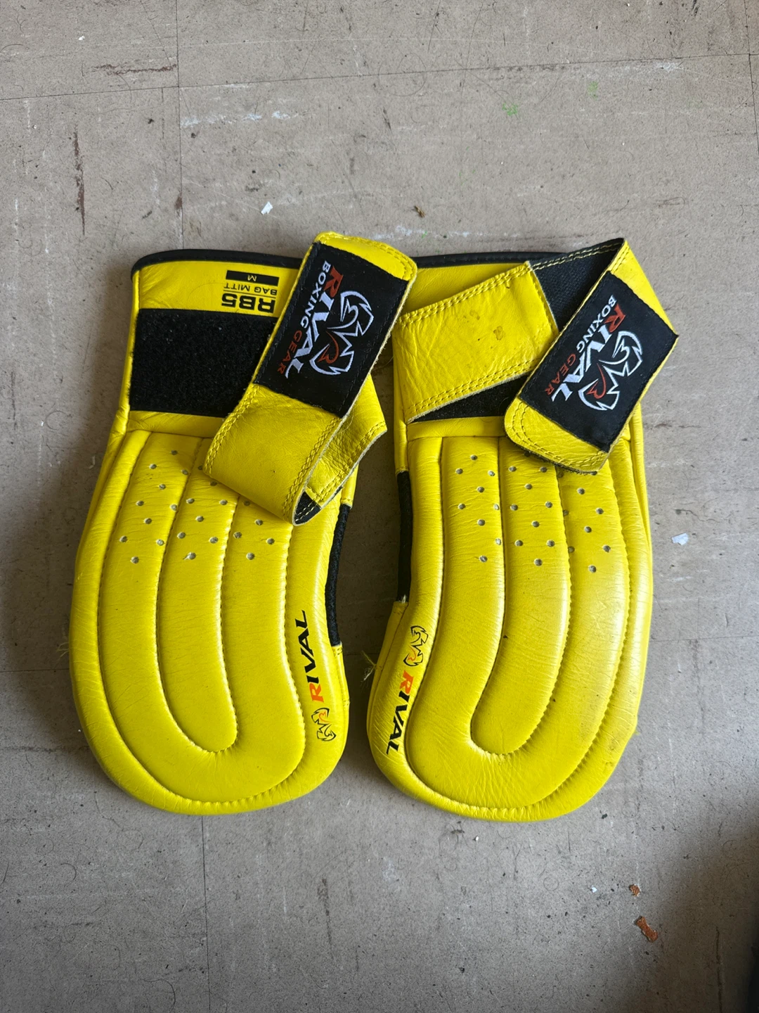 Rival RB5 Bag Mitts - Yellow