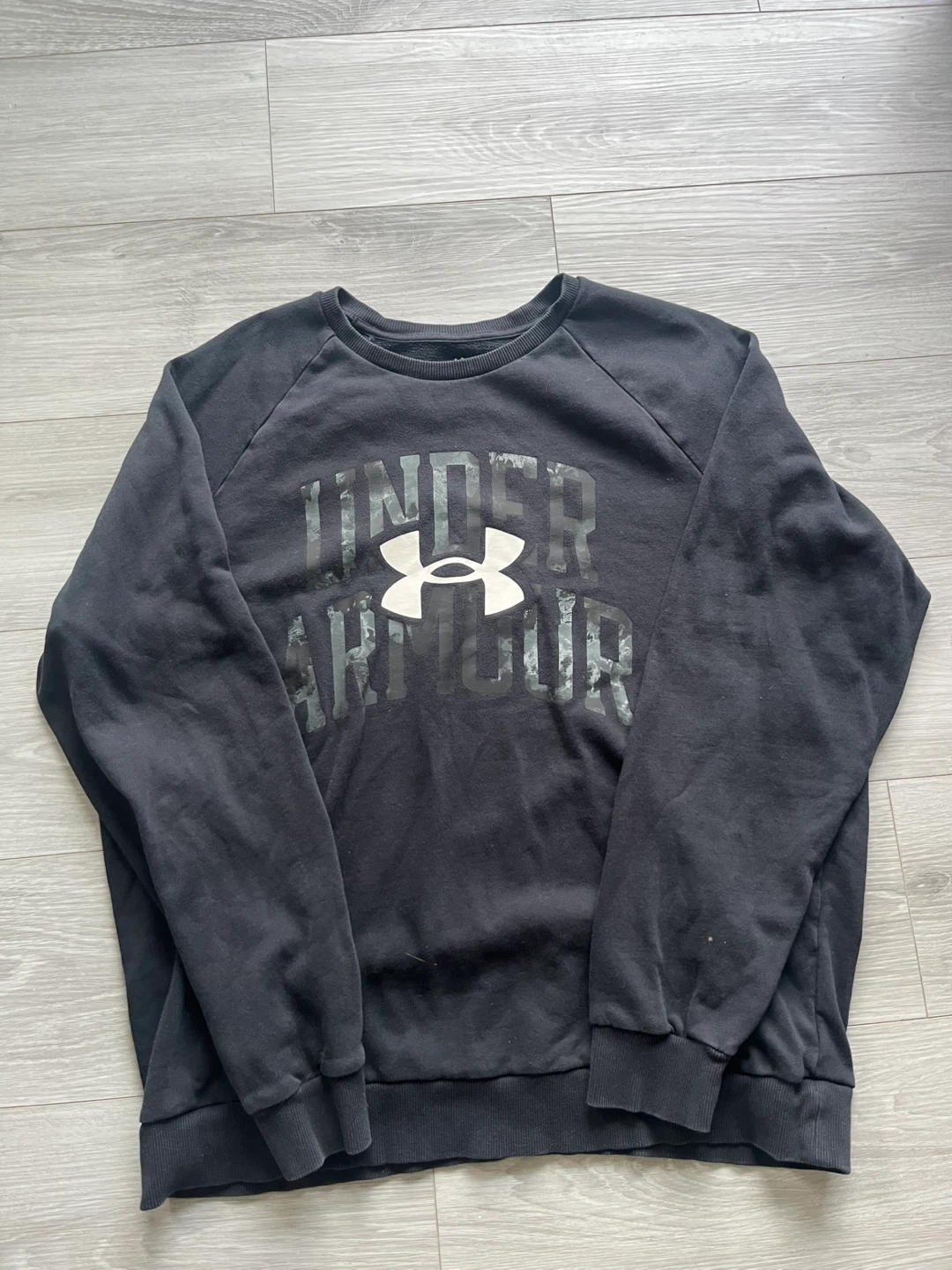 Under Armour Black Crewneck Sweatshirt