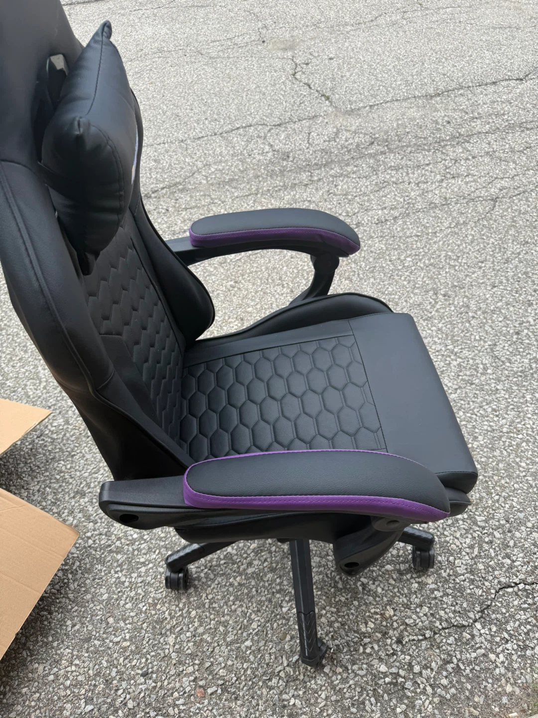 Gaming Chair with Footrest - photo 2
