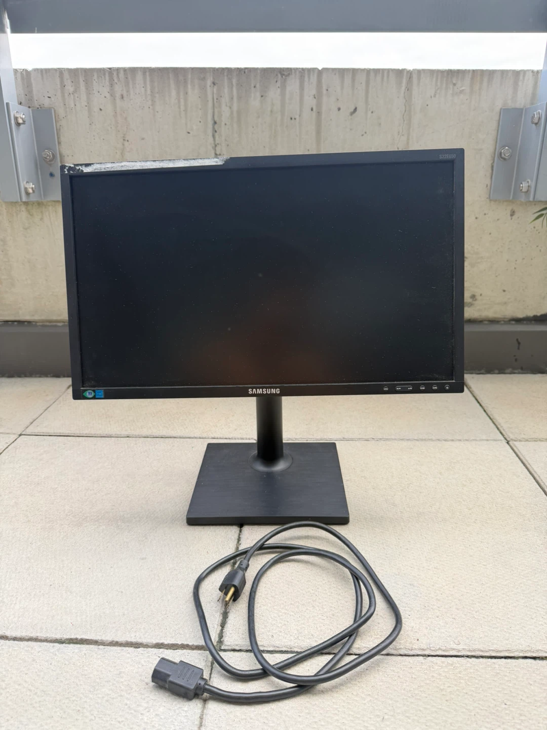 Samsung 22-inch LED monitor