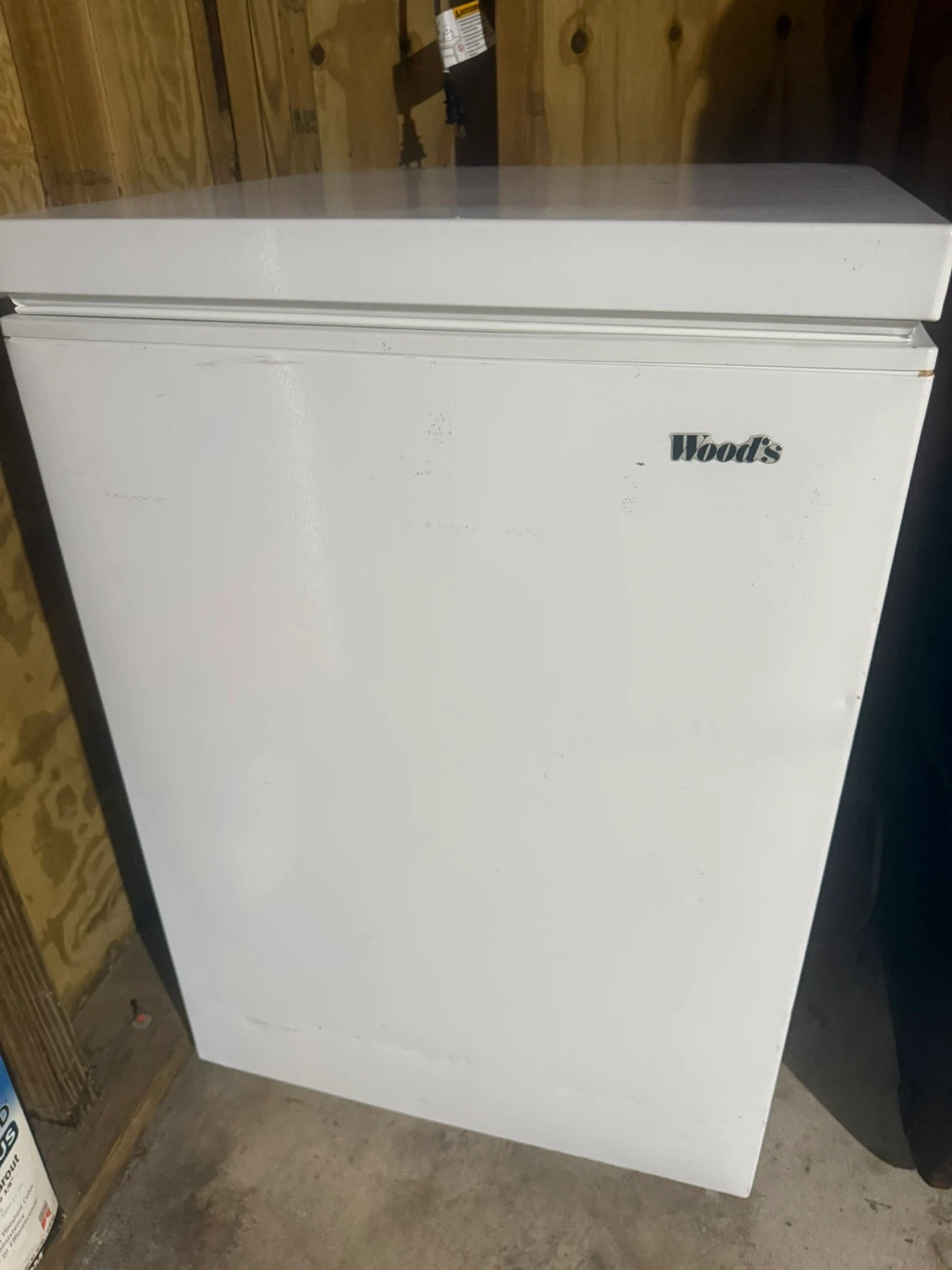 Wood's White Chest Freezer