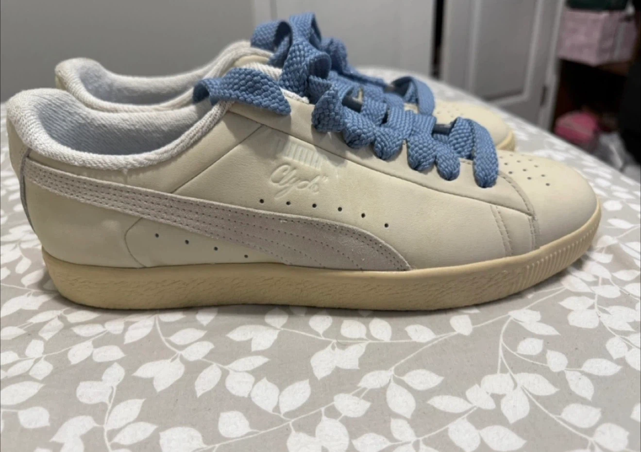 Puma Clyde Cream Sneakers with Blue Laces size us12 - photo 3