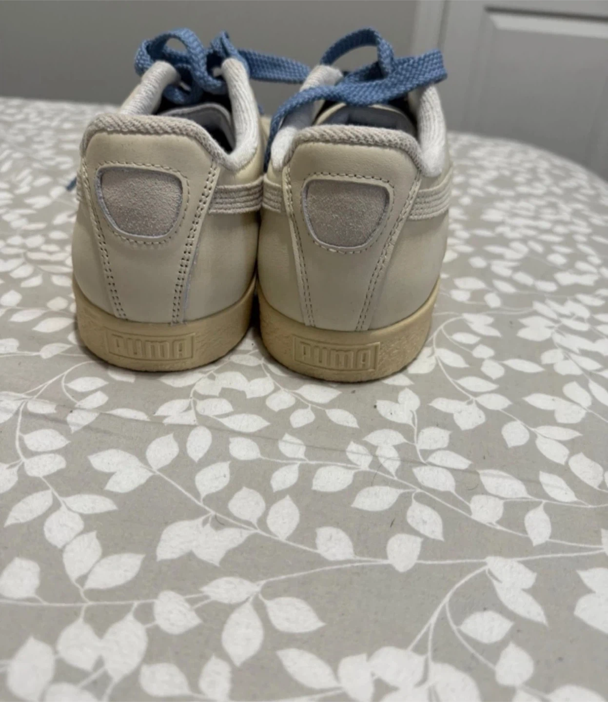 Puma Clyde Cream Sneakers with Blue Laces size us12 - photo 5
