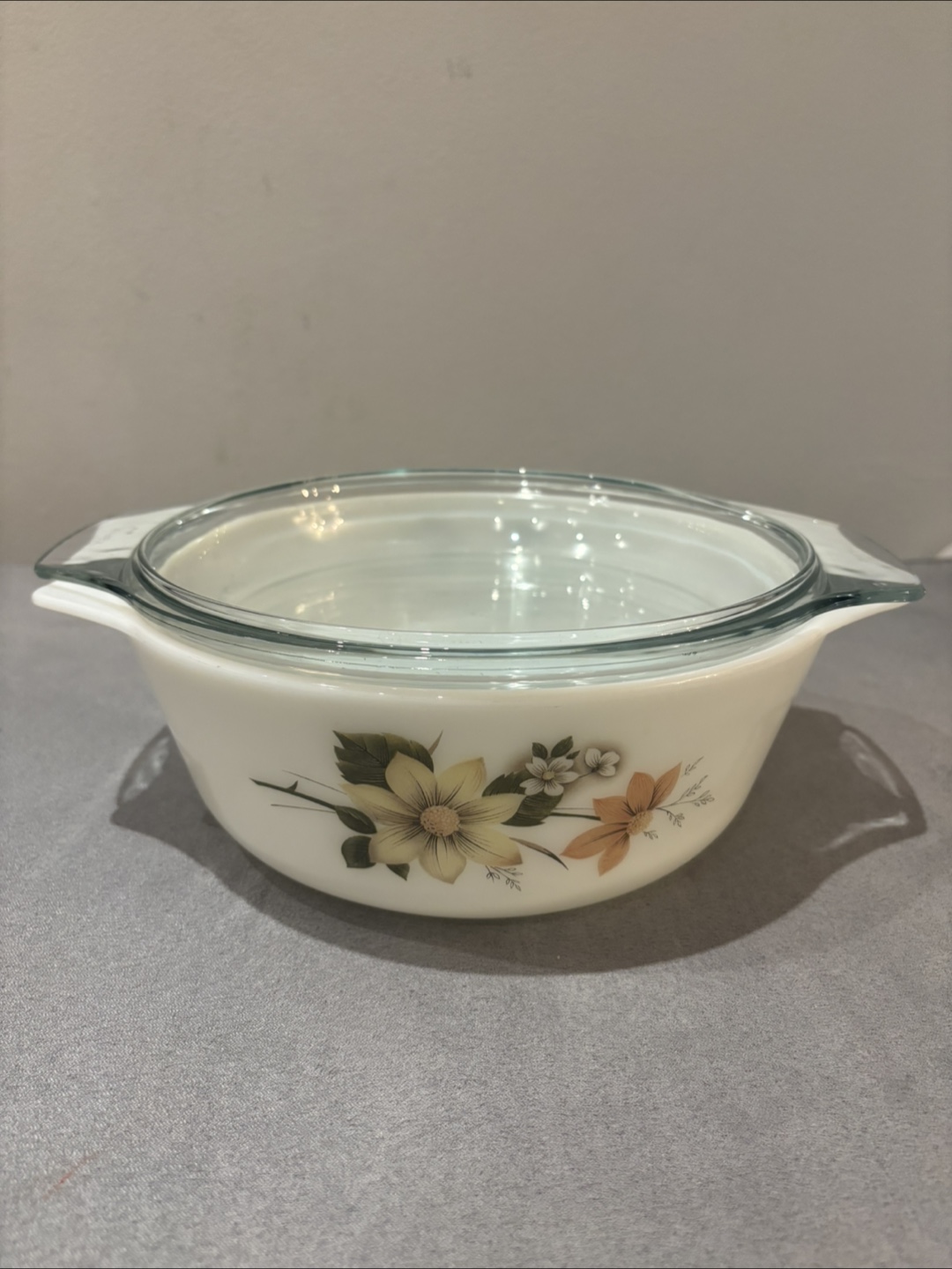 Pyrex Casserole Dish with Lid. Vintage