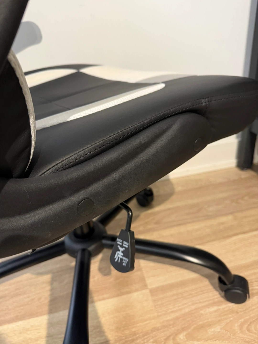 Black and White Gaming Chair - photo 4