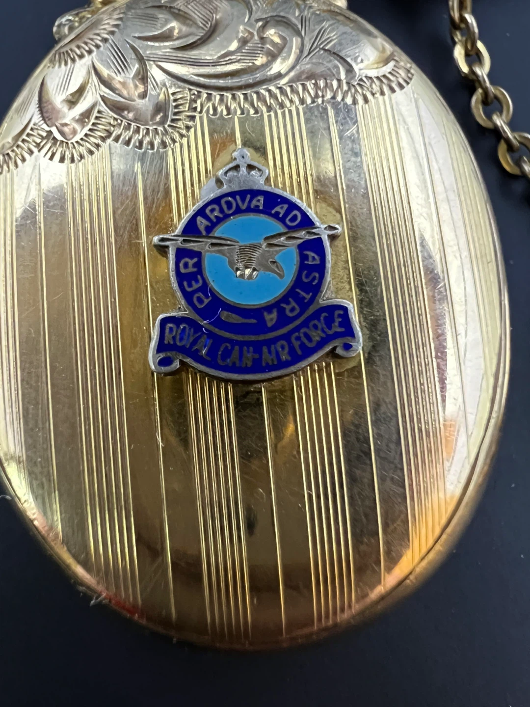 Vintage RCAF Gold-Filled Sweetheart Locket & Chain - photo 2