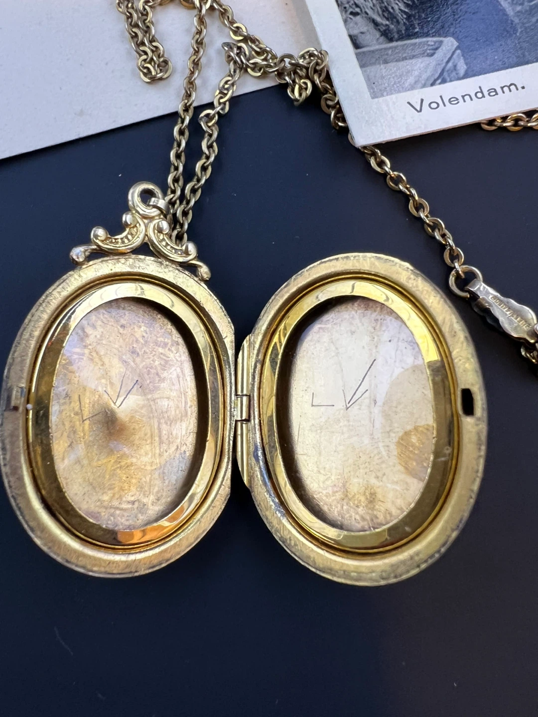 Vintage RCAF Gold-Filled Sweetheart Locket & Chain - photo 4