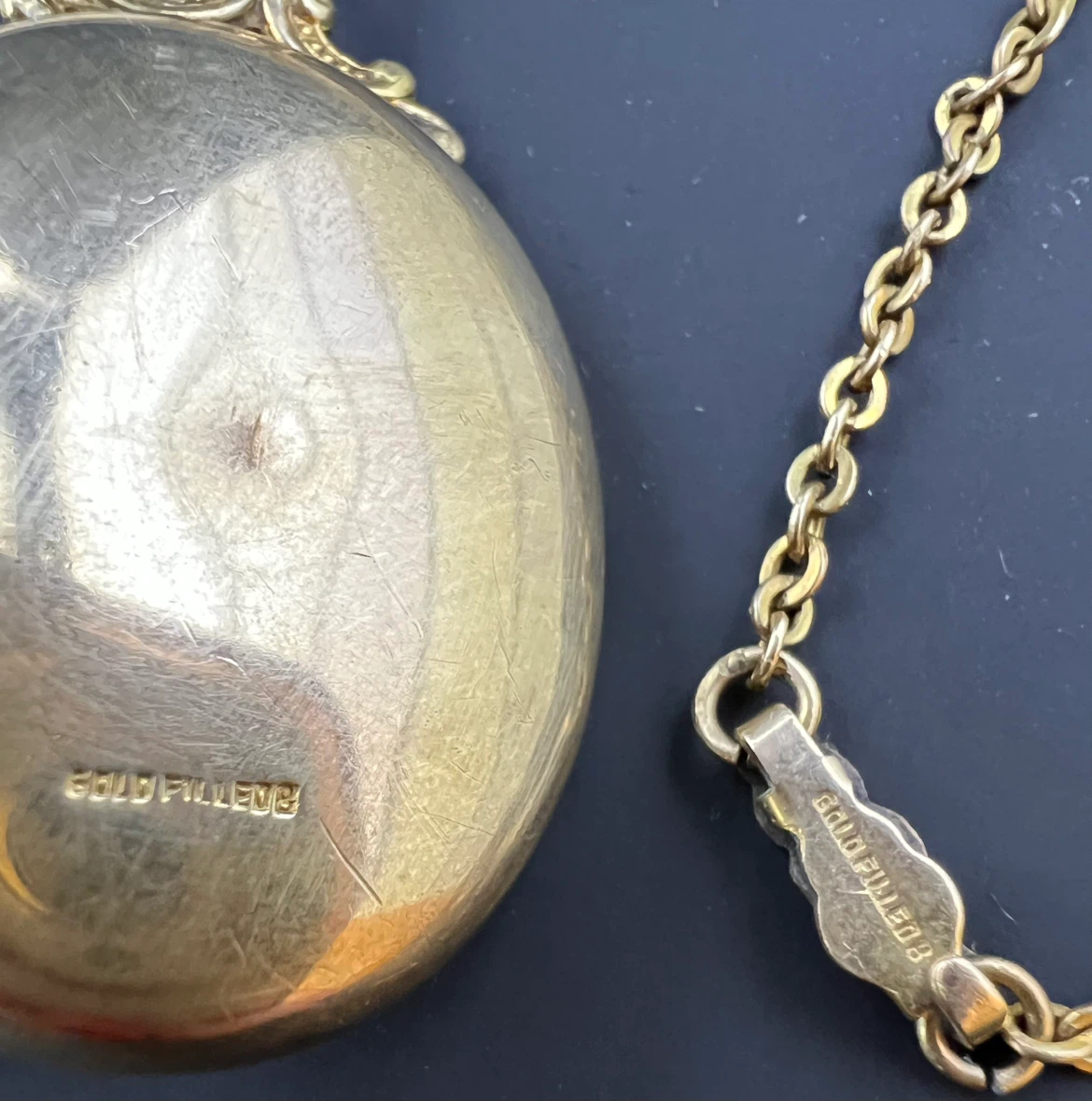 Vintage RCAF Gold-Filled Sweetheart Locket & Chain - photo 5