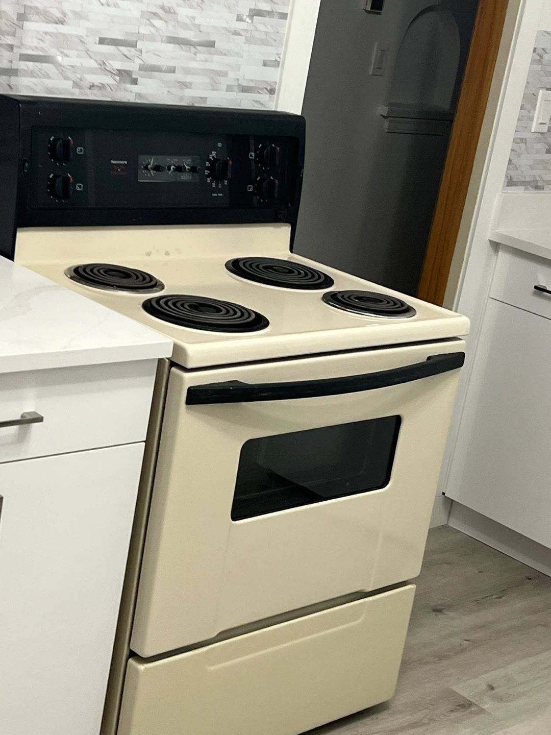 Cream Kenmore Electric Stove with Oven - photo 4