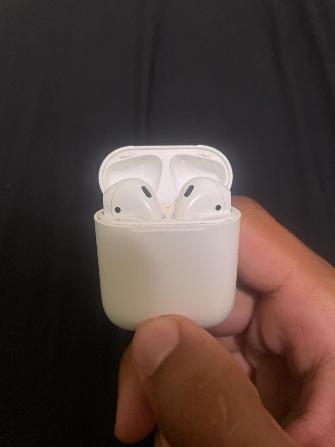Apple AirPods (2nd gen) with Charging Case - photo 3