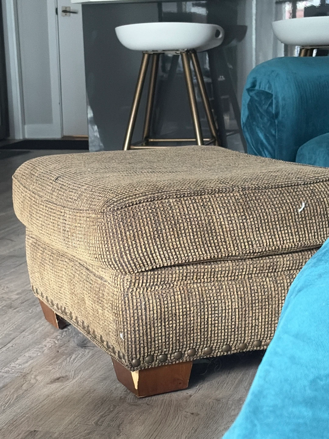 Couch, armchair and ottoman with covers - photo 3
