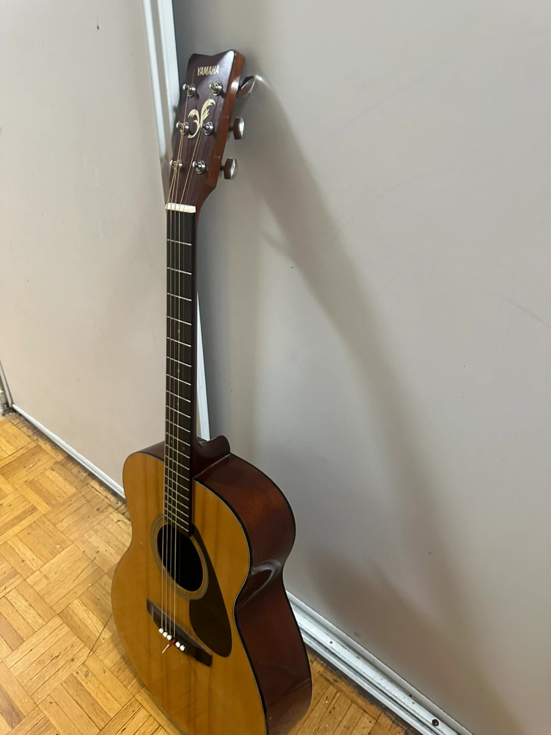 Yamaha Acoustic Guitar with Gig Bag and Capo