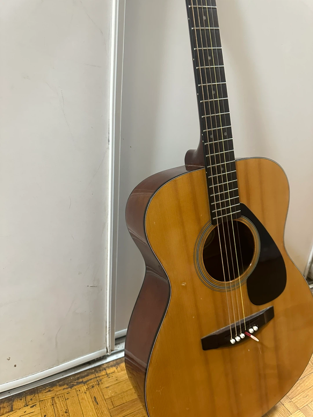 Yamaha Acoustic Guitar with Gig Bag and Capo - photo 2
