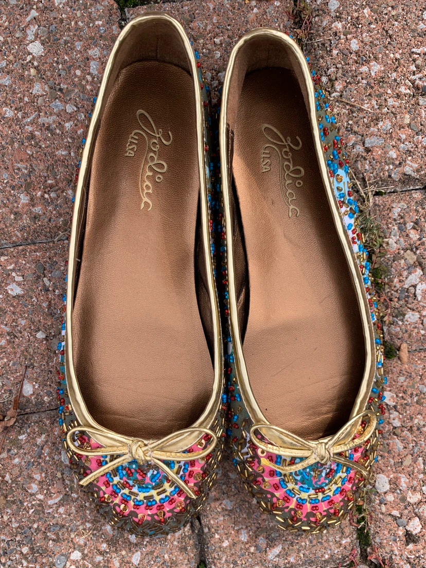 Ladies Embroidery Flats Size 6 - photo 3