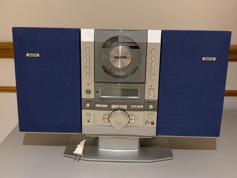 Sanyo CD Stereo System with Blue Speakers
