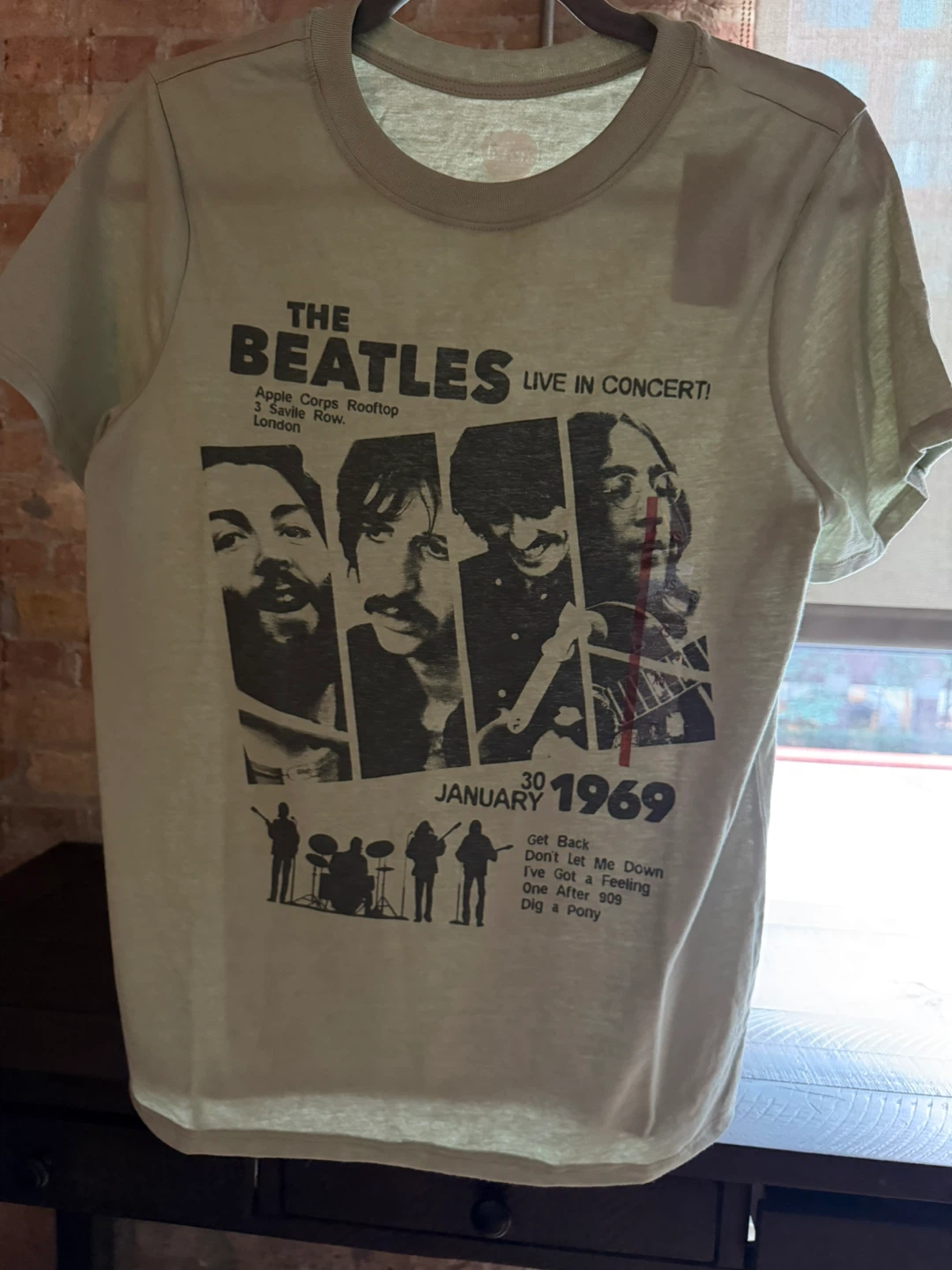 XS NWT! The Beatles Live in Concert T-Shirt XS