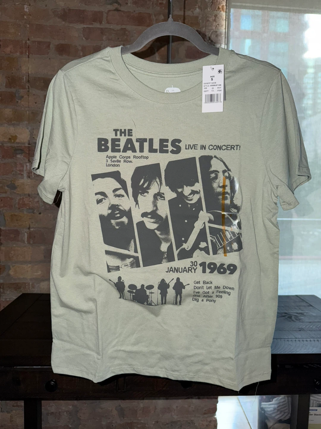 Size Small NWT! The Beatles Live in Concert T-Shirt