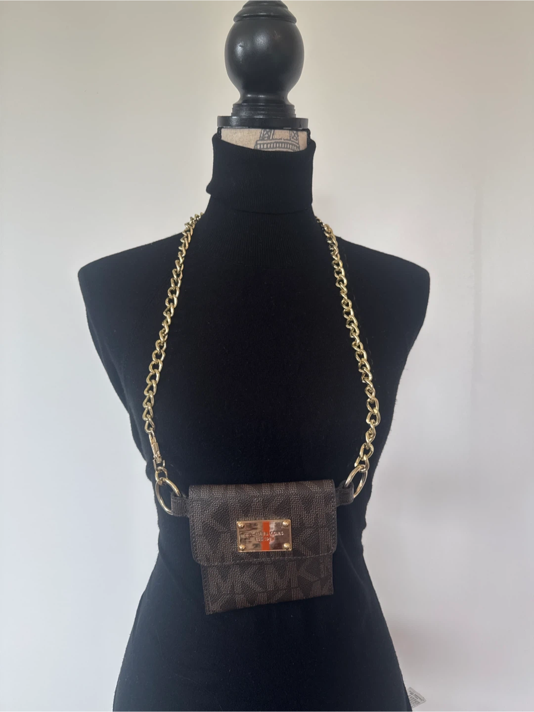 Michael Kors Delaney crossbody belt bag. - photo 5