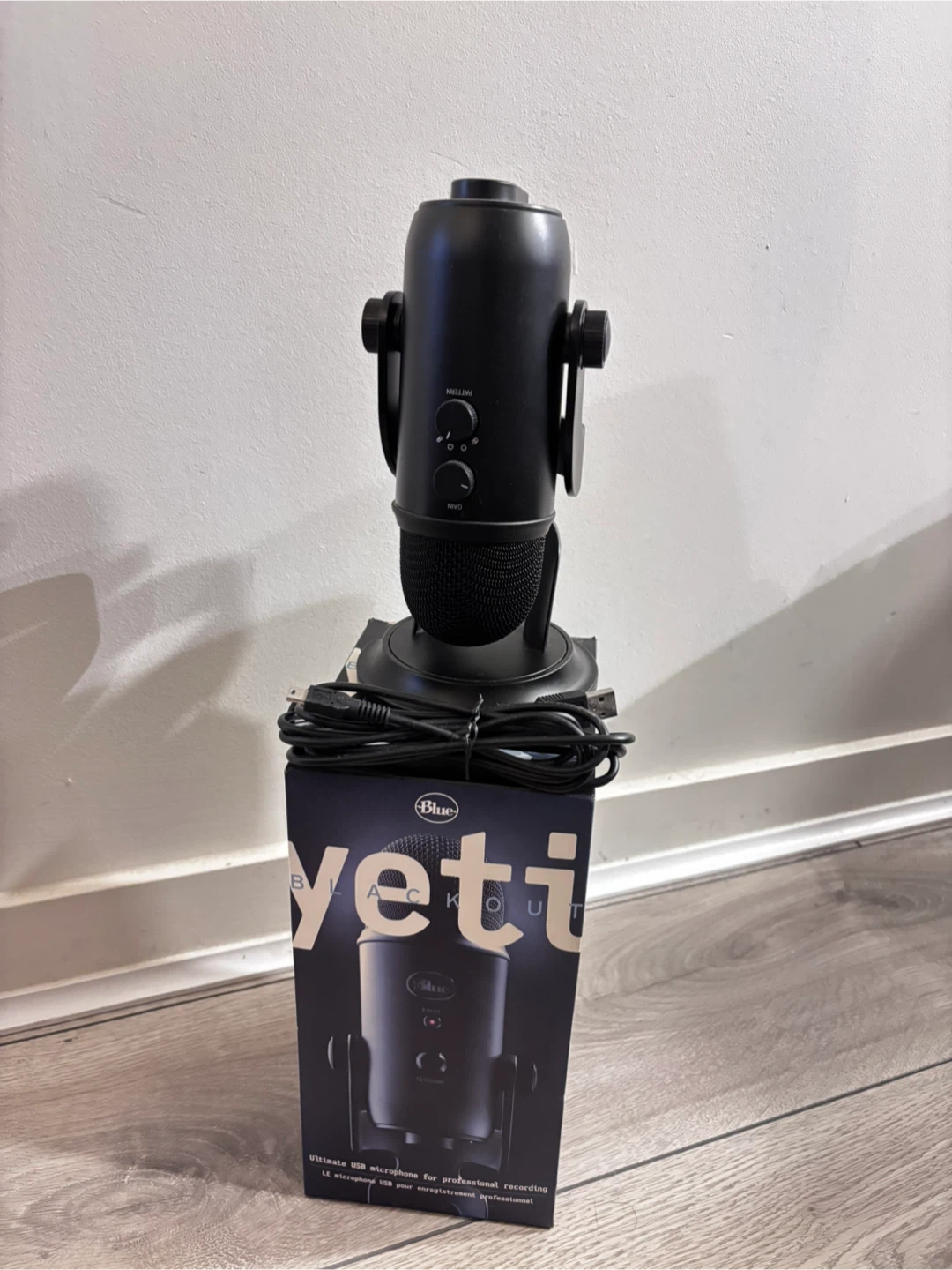 Blue Yeti Blackout USB Microphone - Lightly Used