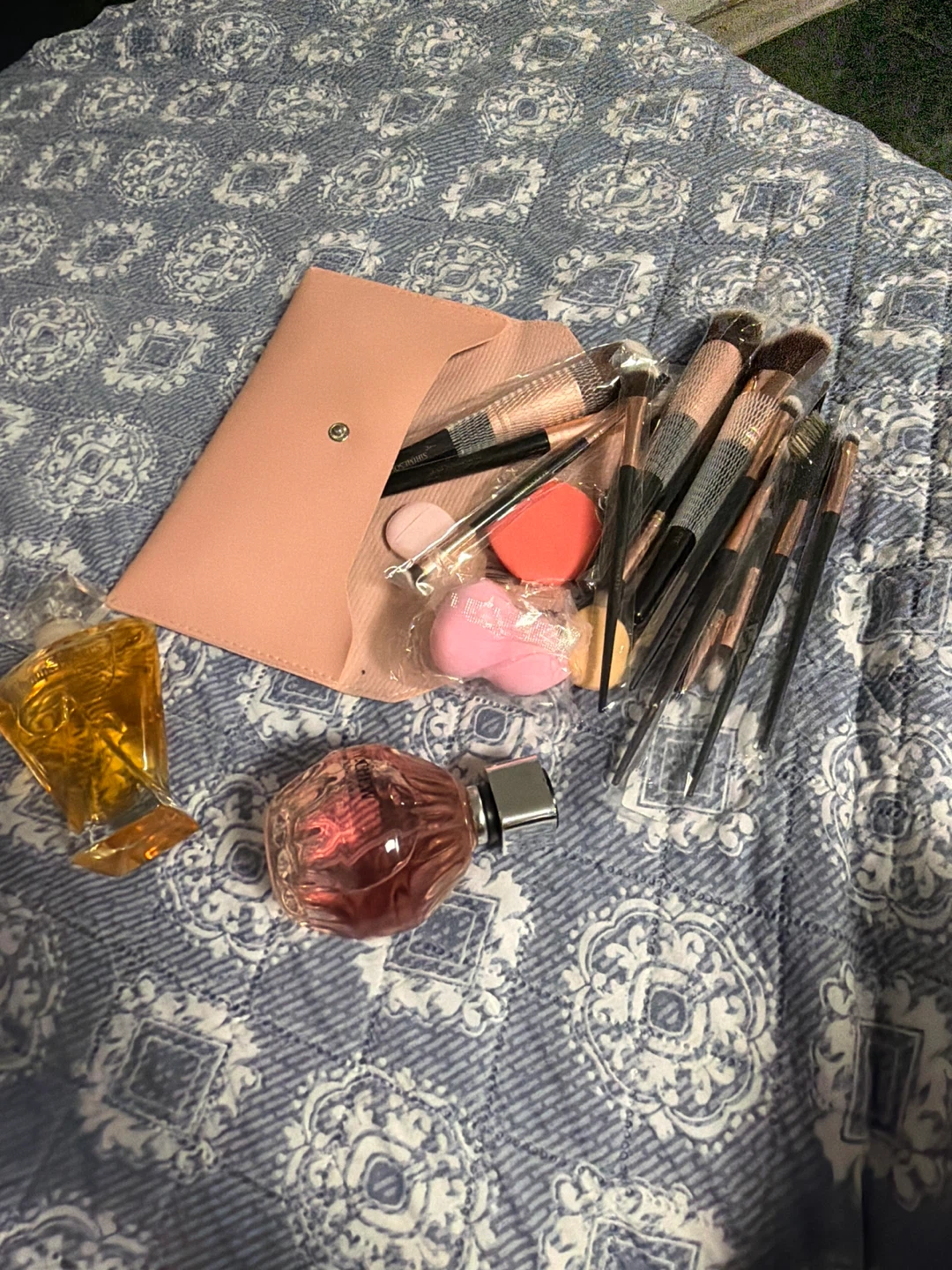 Makeup Brush Set with Pouch and Beauty Blenders