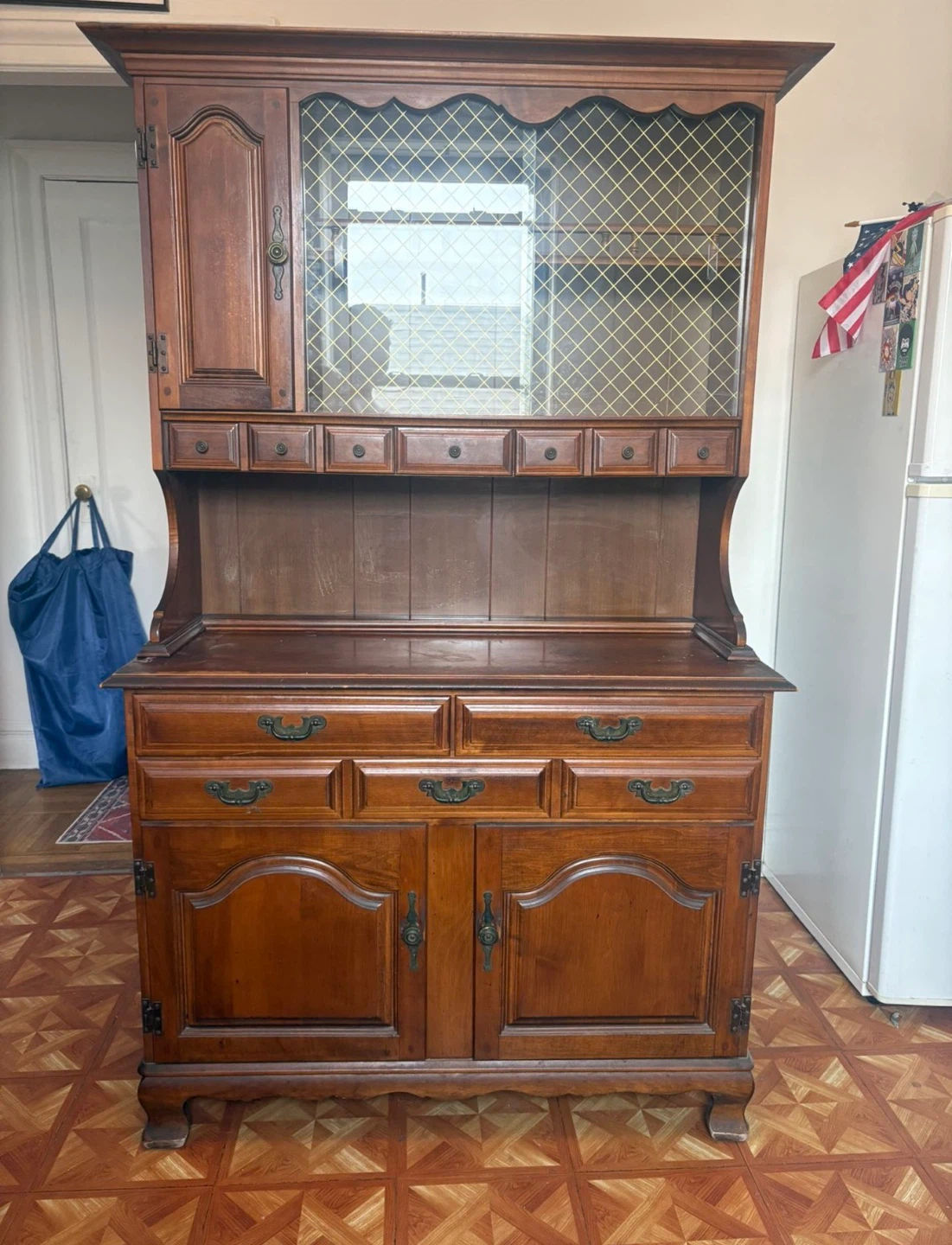 Hale Company Hutch/China Cabinet