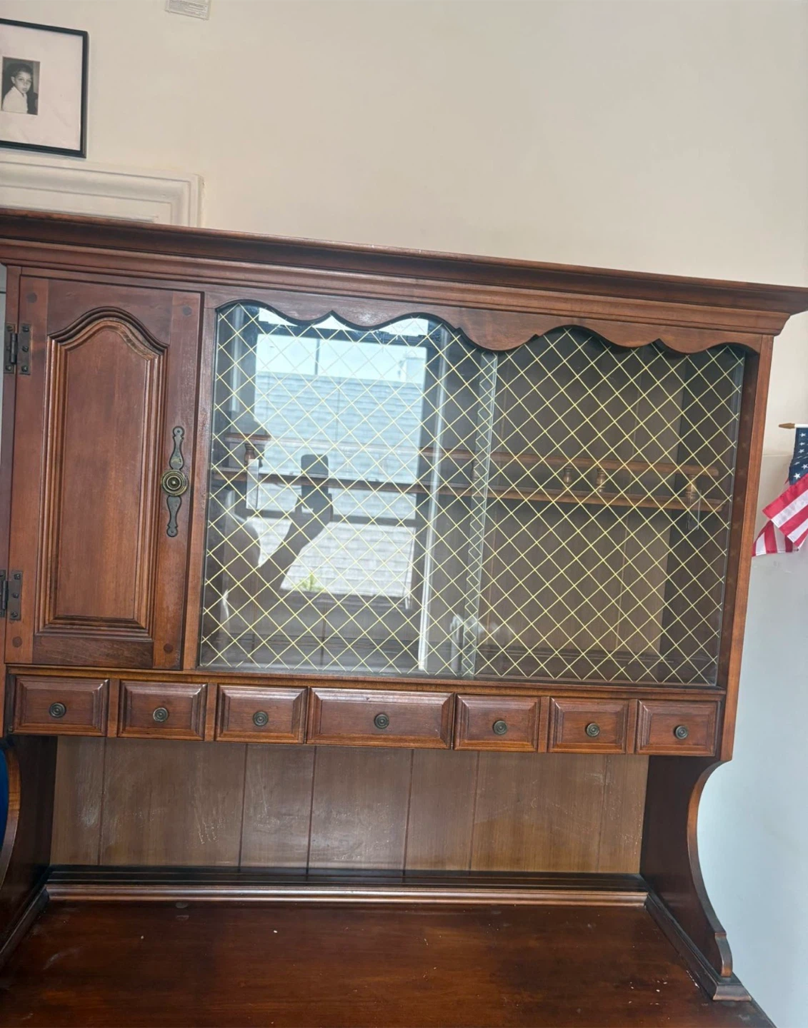 Hale Company Hutch/China Cabinet - photo 3