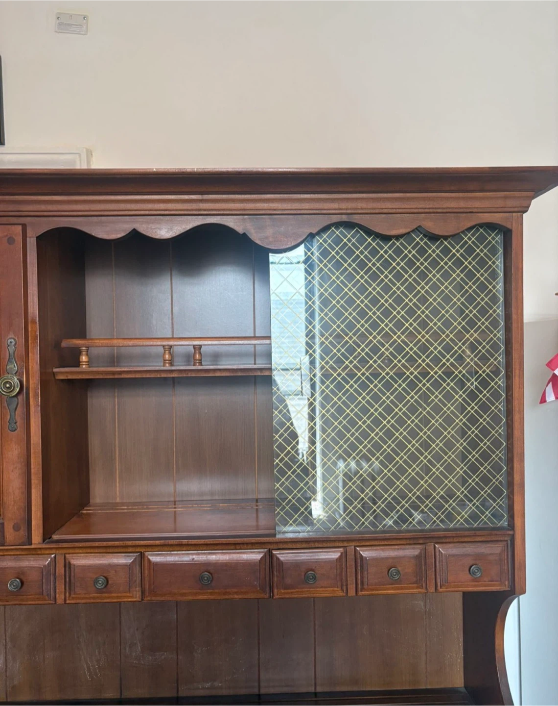Hale Company Hutch/China Cabinet - photo 4