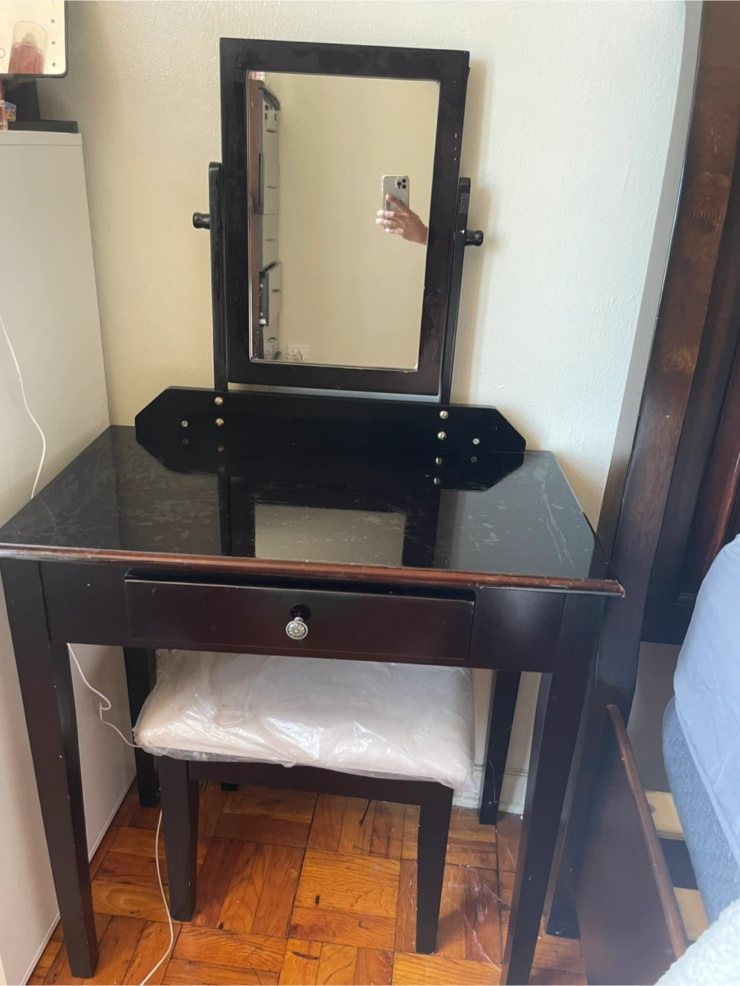 Vanity Table with Mirror and Stool - photo 2