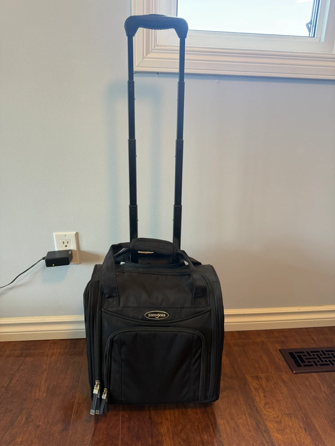 NEW Samsonite Underseat Carry-On Rolling Travel Bag