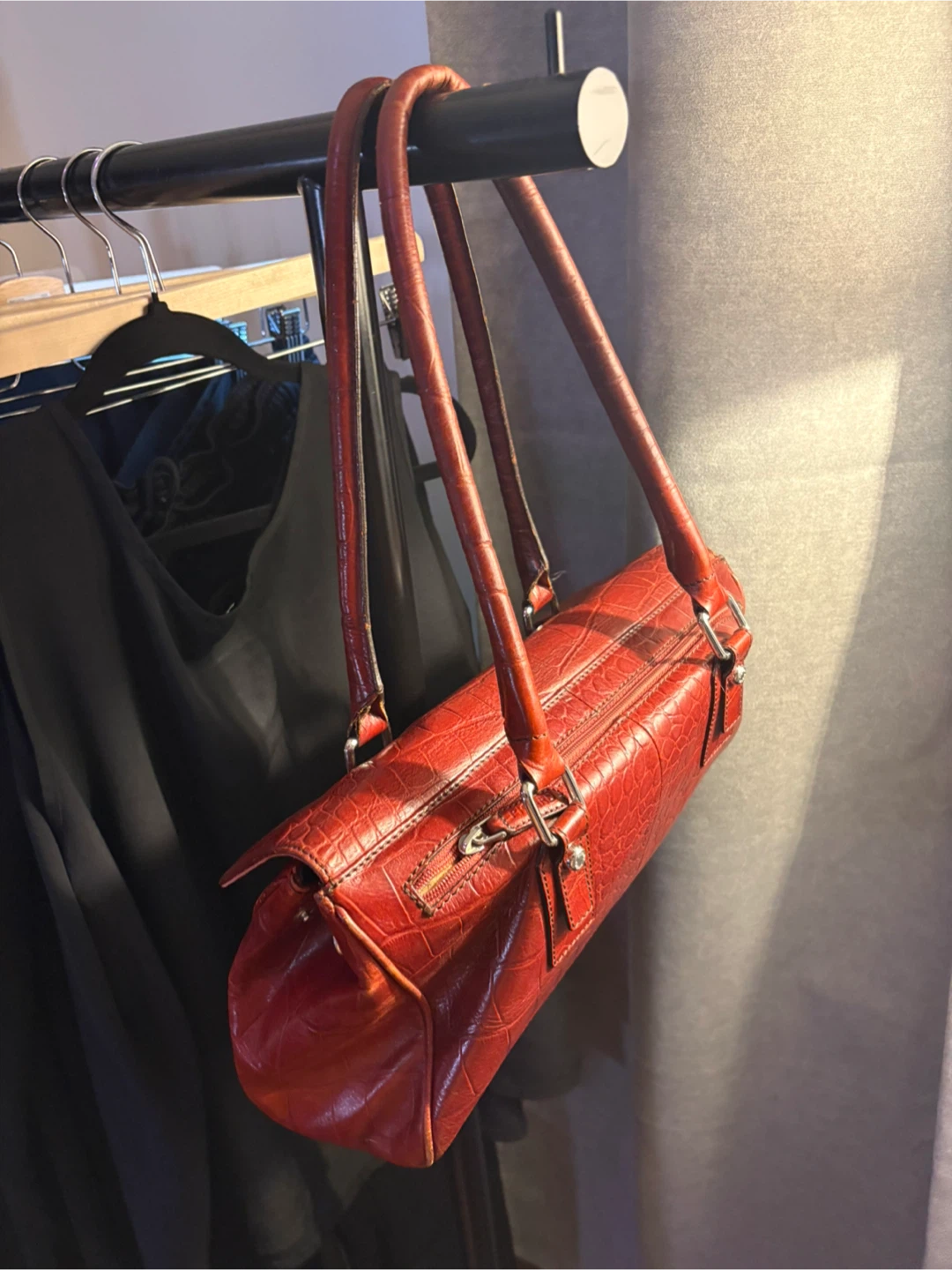Red Croc-Embossed Shoulder Bag - photo 4