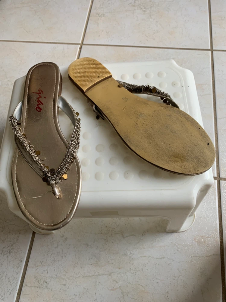 Gino Rossi Embellished Flip Flops - photo 2