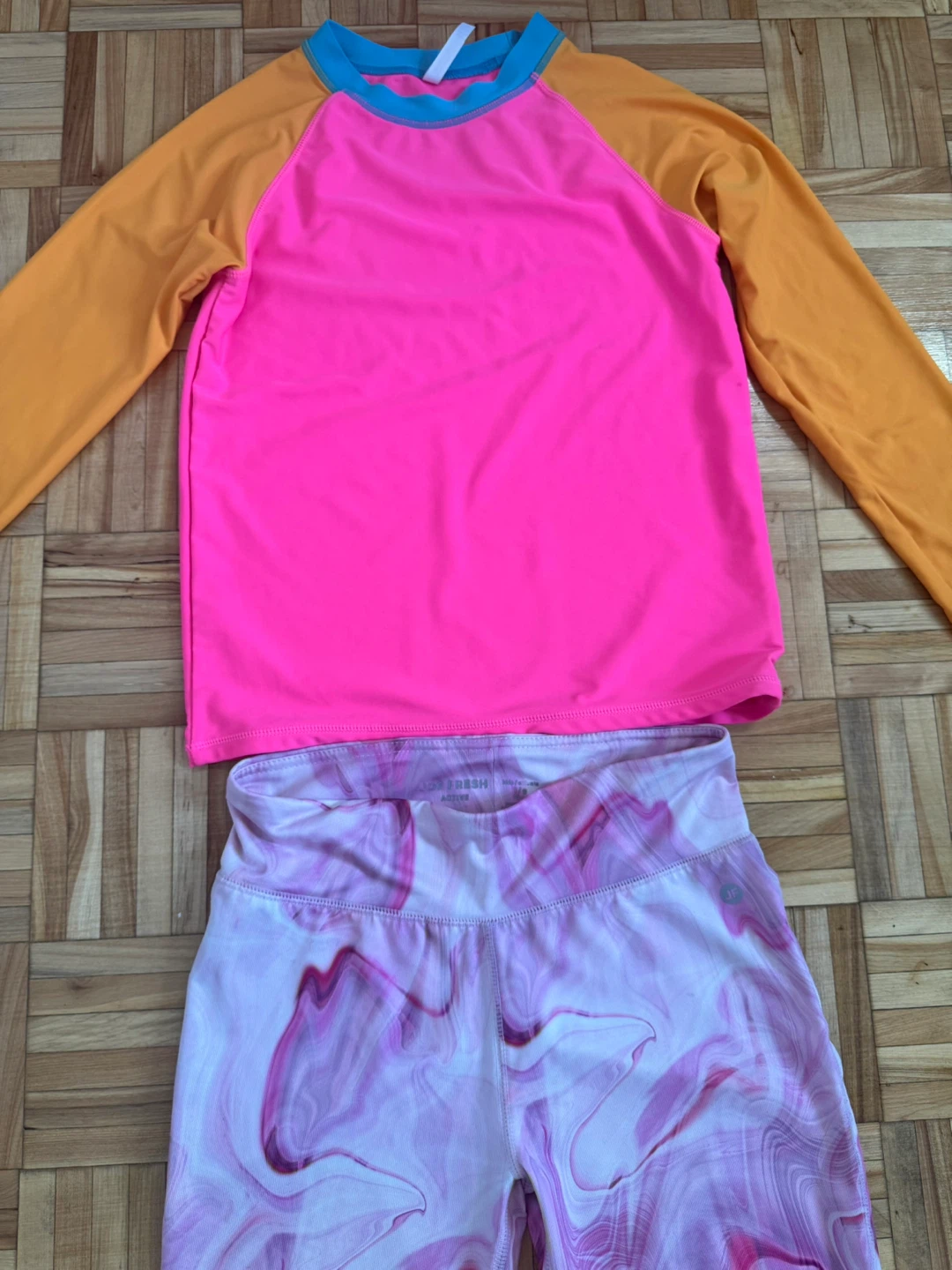 Girls' Rash Guard and Capris Set, tops size-14, pant-10/12 - photo 2